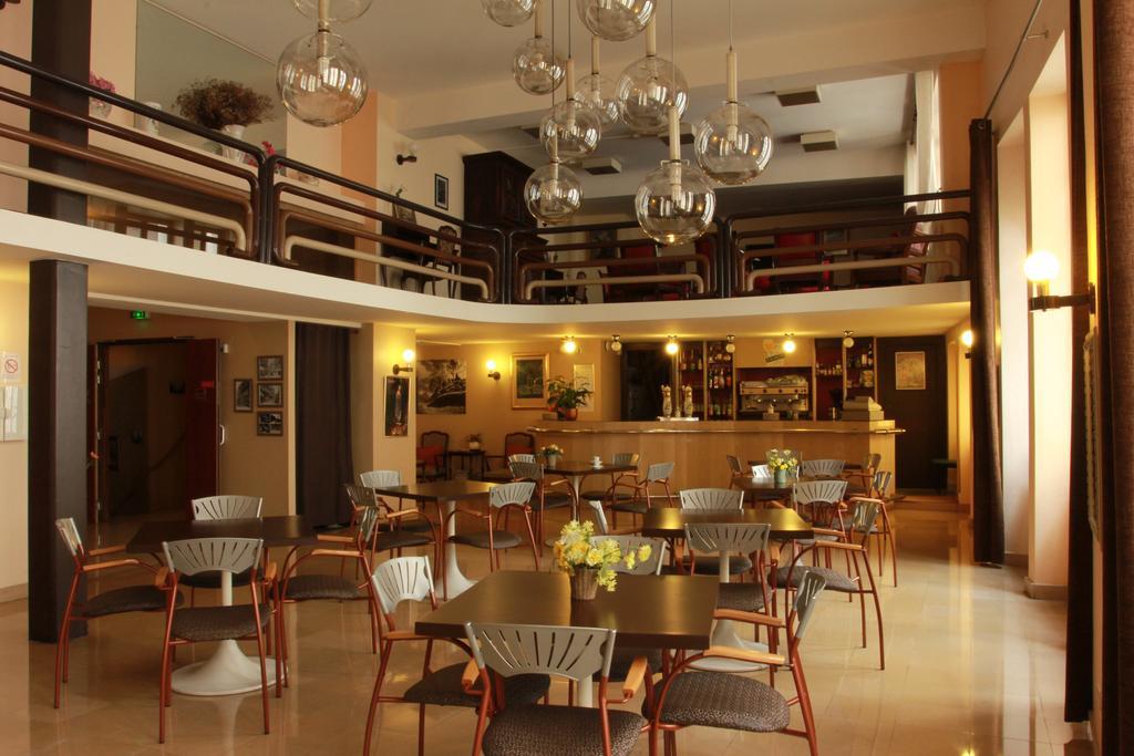 Hotel Saint Sebastien Лурд Экстерьер фото